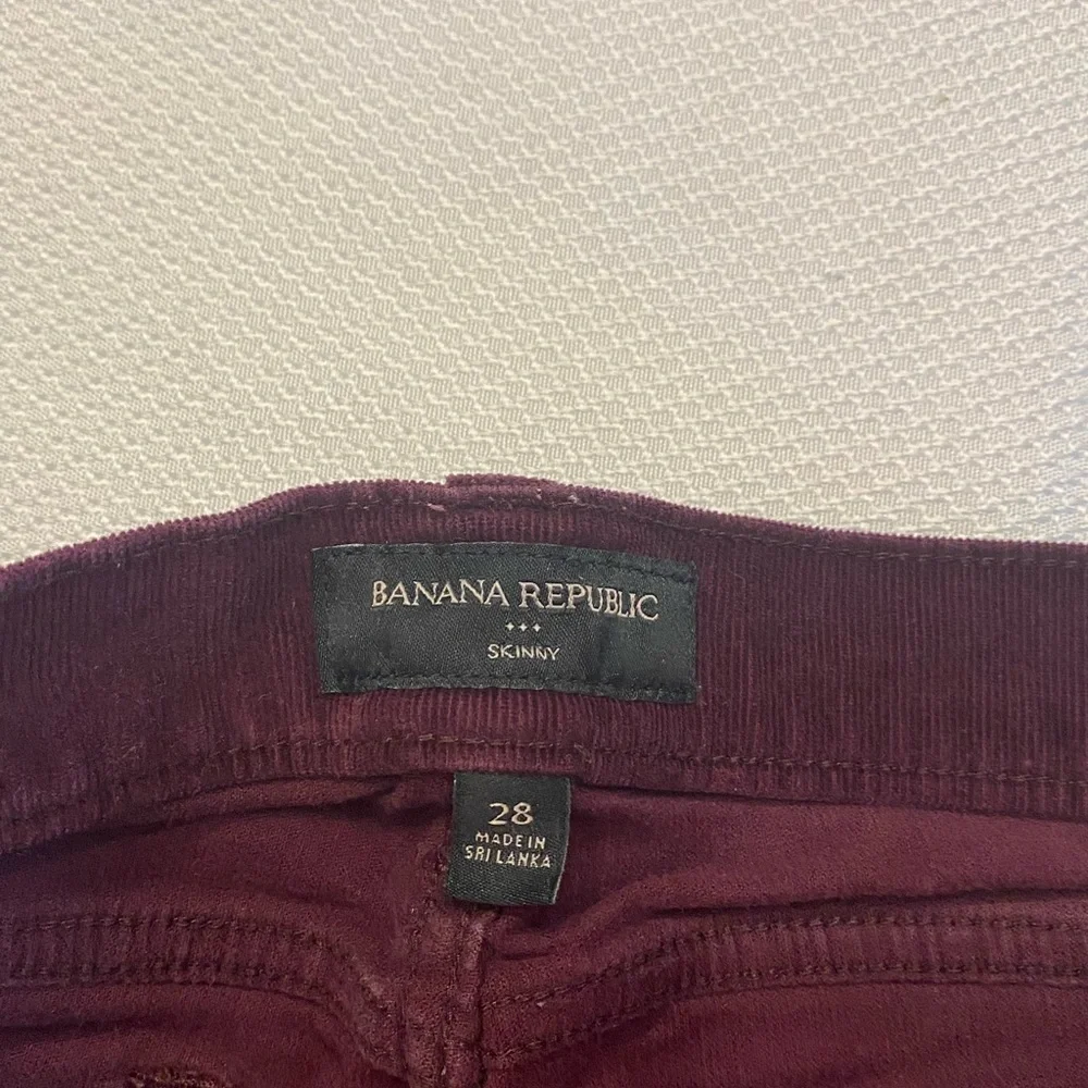 Banana Republic, size 6, maroon corduroy - Picture 2 of 2